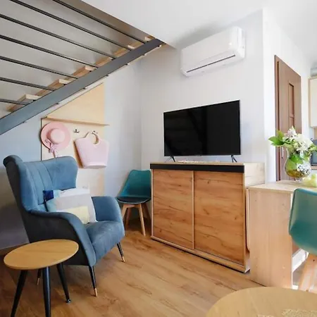 Homes With Terraces, 펜션